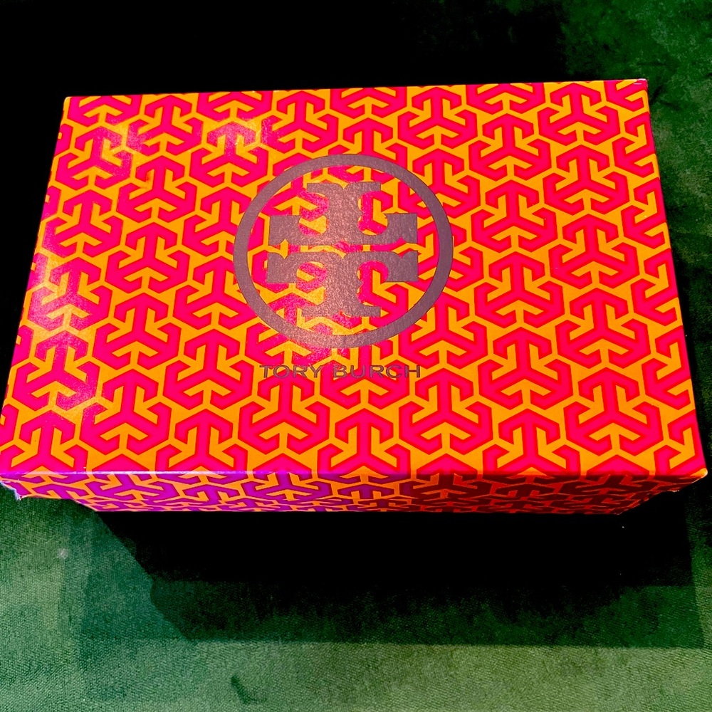 Tory Burch Caroline Wedge. Size 8